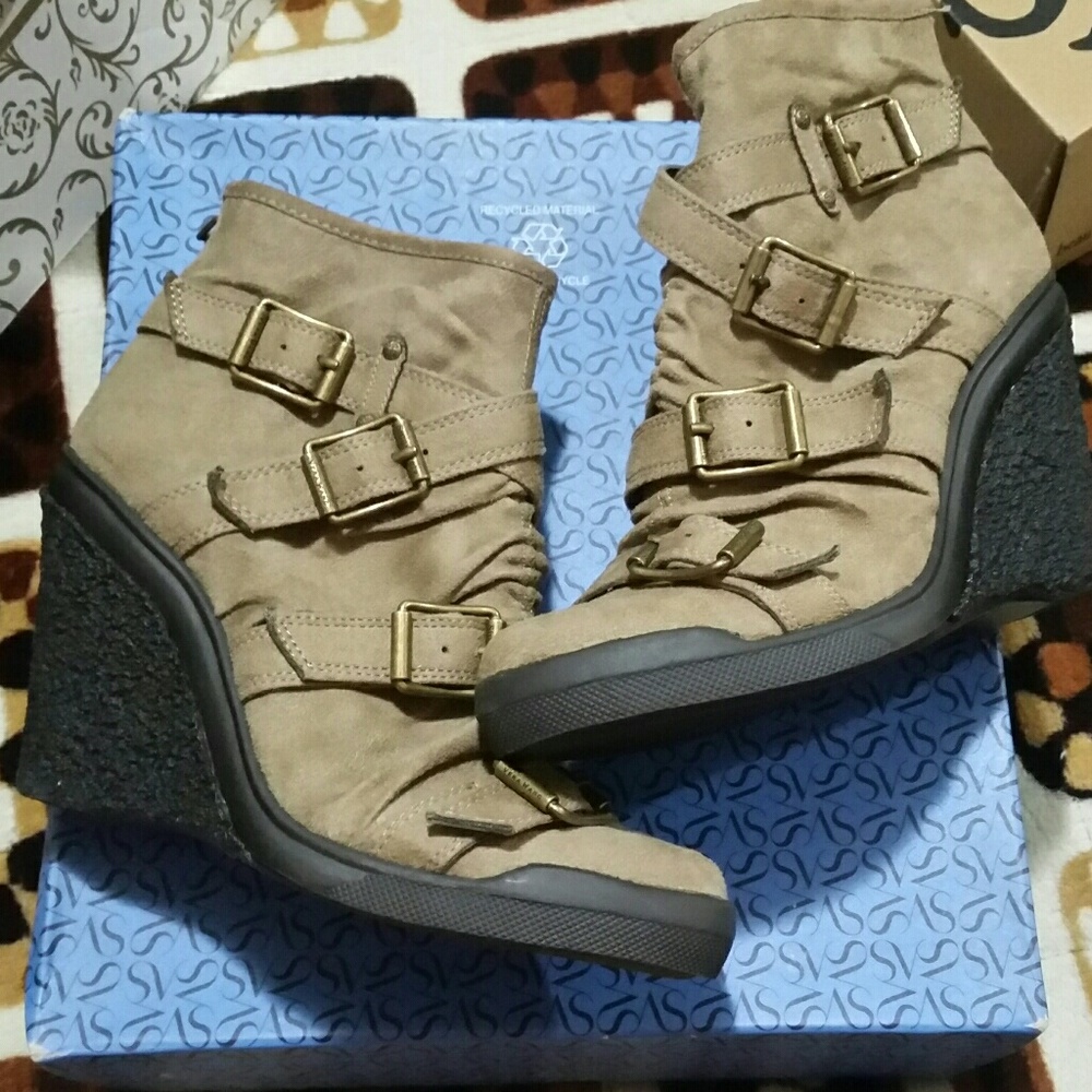 Vera wang booties